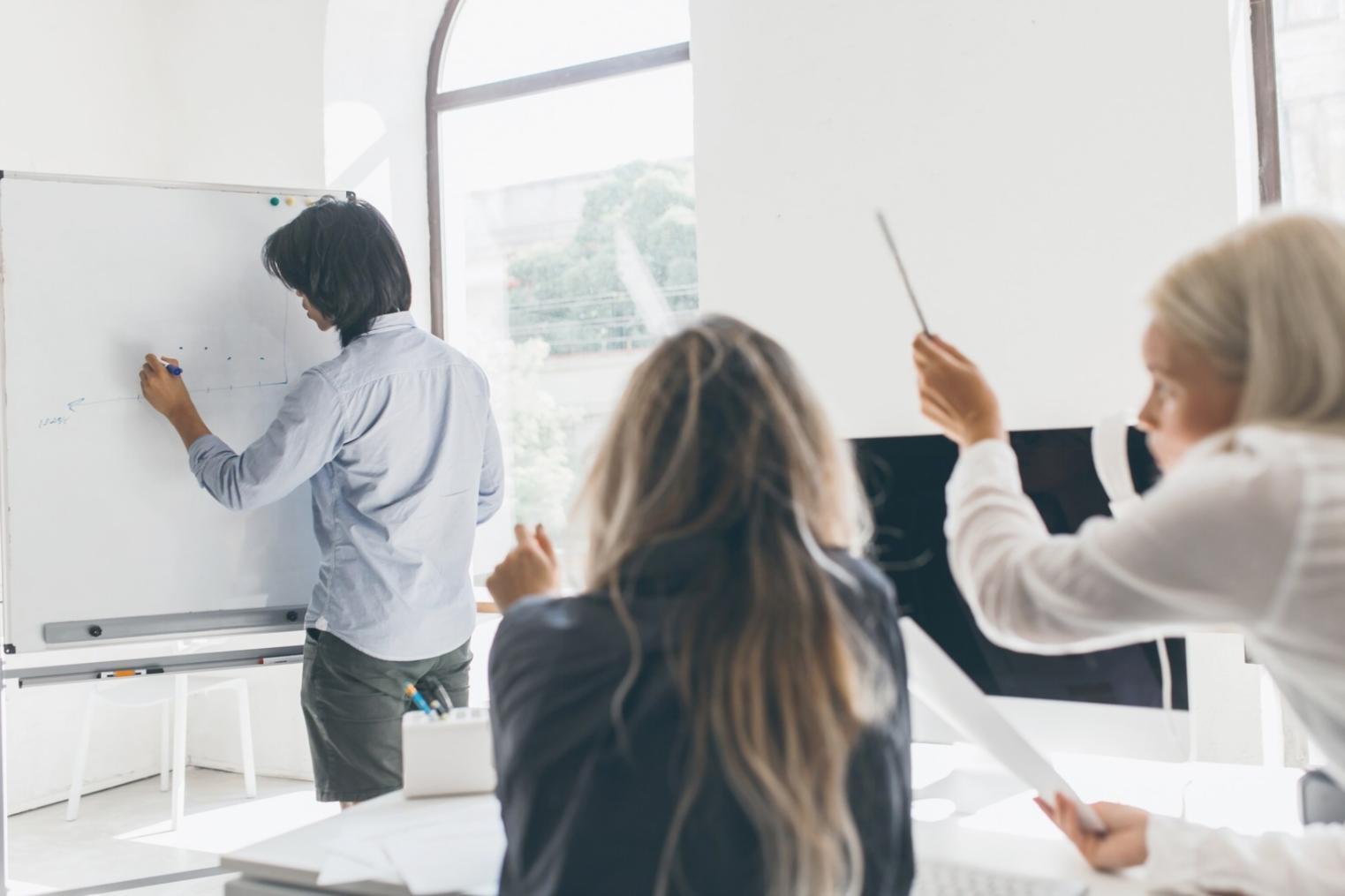 Interface d'analyse financière moderne avec indicateurs de performance